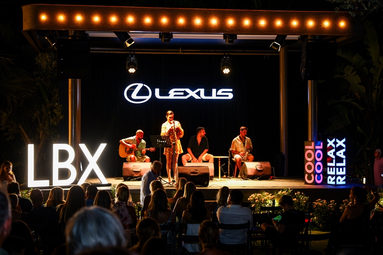 Lexusun LBX Modeli Zai Yaamda Sofistike Bir Sanat Eserine Dönütü 